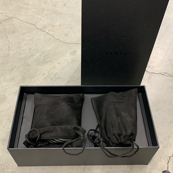 Vertu 5G digital phone - Picture 3 of 4